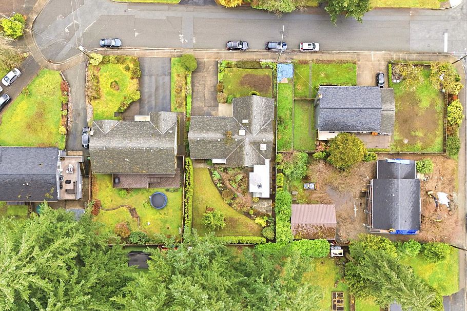 2522 Bronte Drive North Vancouver, BC - 27