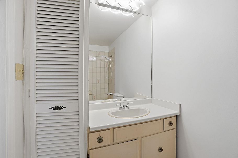 909 Seymour Boulevard North Vancouver, BC - 26