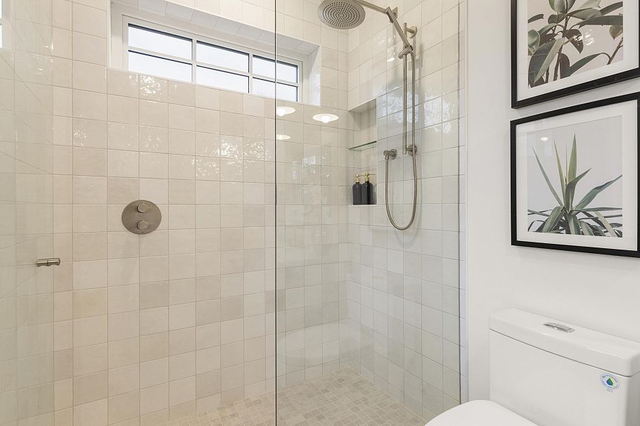 2 3919 W 18th Avenue Vancouver, BC - 18