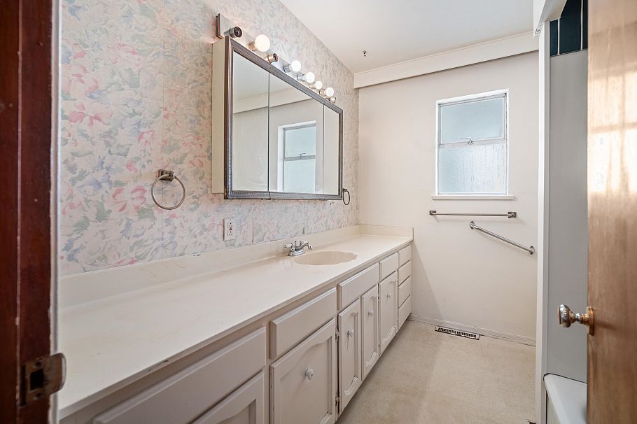2798 E 24th Avenue Vancouver, BC - 26