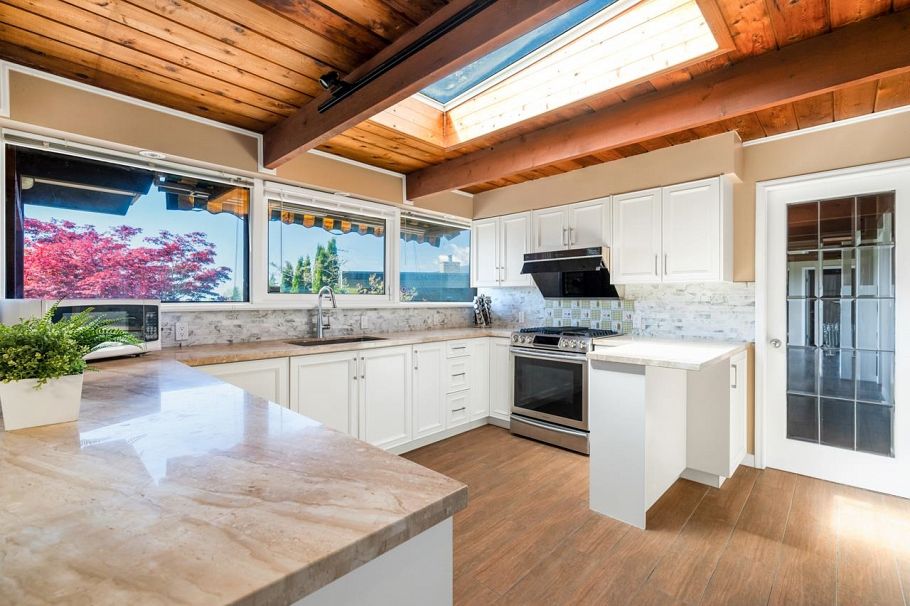 241 W Balmoral Road North Vancouver, BC - 8