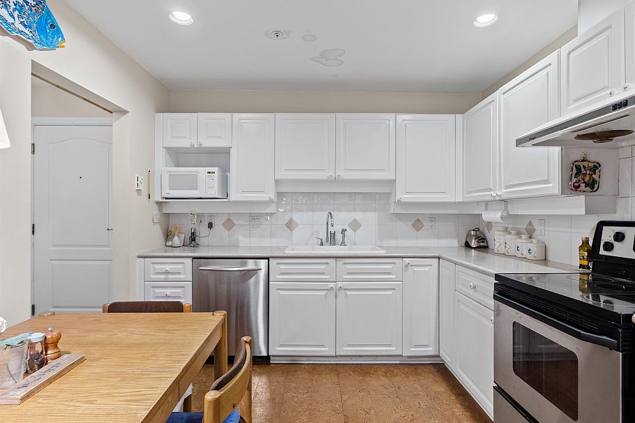 206 1283 Parkgate Avenue North Vancouver, BC - 11