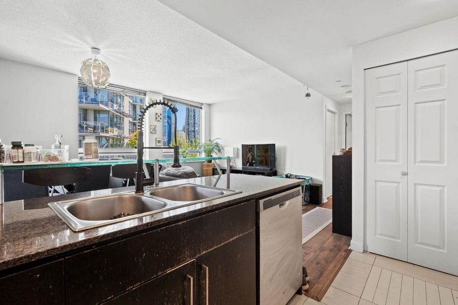 806 633 Kinghorne Mews Vancouver, BC - 7