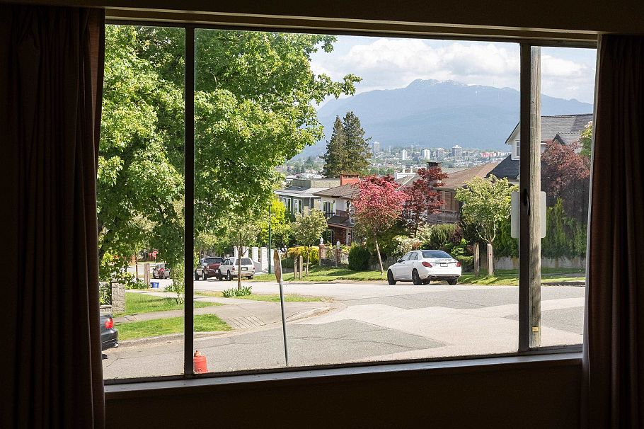 2798 E 24th Avenue Vancouver, BC - 10