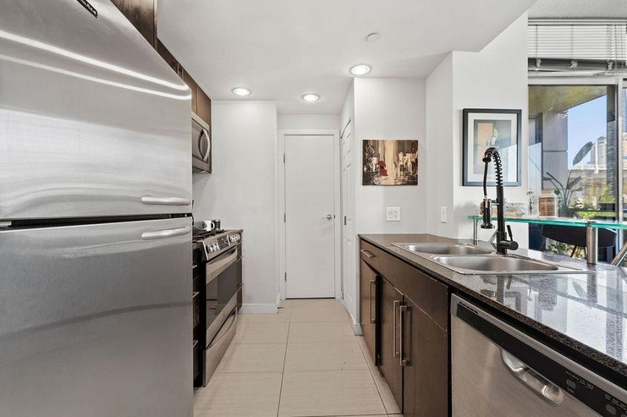 806 633 Kinghorne Mews Vancouver, BC - 5