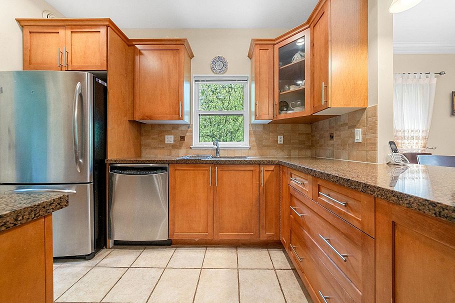15 3150 Sunnyhurst Road North Vancouver, BC - 16