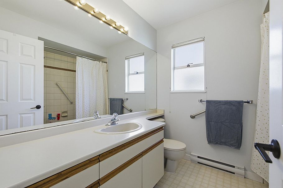 836 Roche Point Drive North Vancouver, BC - 19