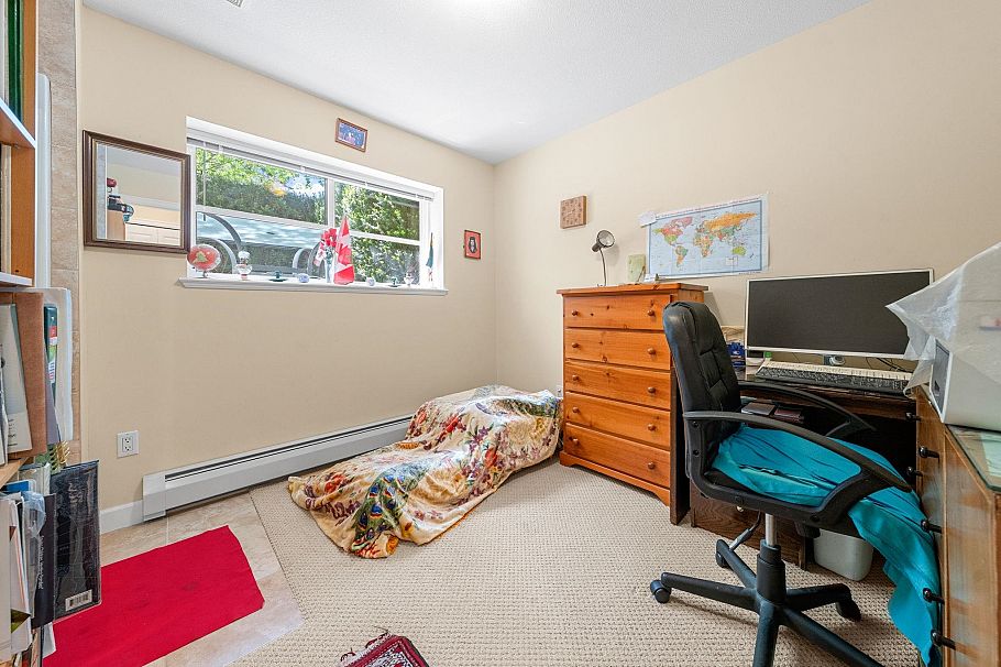 15 3150 Sunnyhurst Road North Vancouver, BC - 34