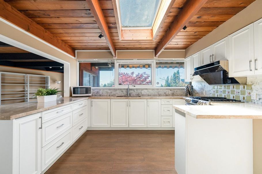 241 W Balmoral Road North Vancouver, BC - 6