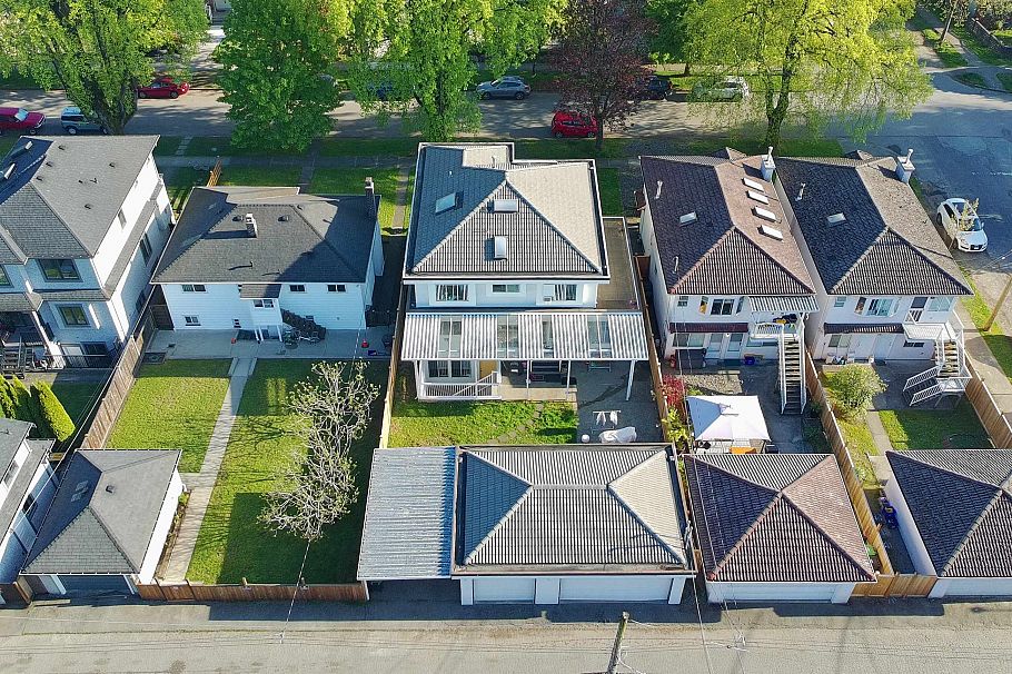 123 E 45th Avenue Vancouver, BC - 4