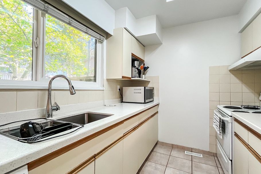 985 Old Lillooet Road North Vancouver, BC - 10