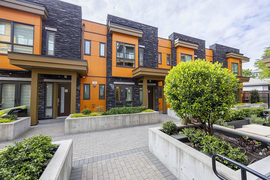 23 7565 Oak Street Vancouver, BC - 2