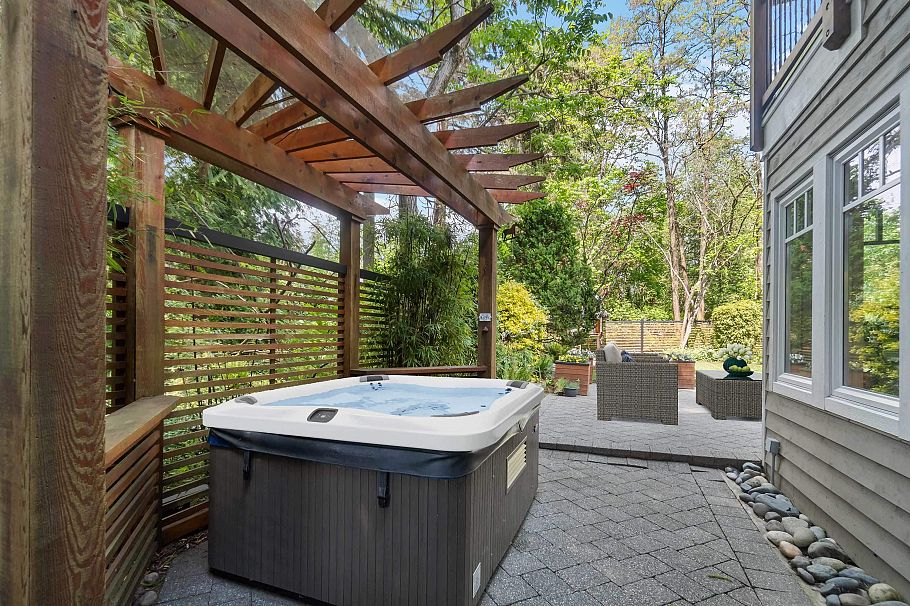 1610 Ross Road North Vancouver, BC - 39
