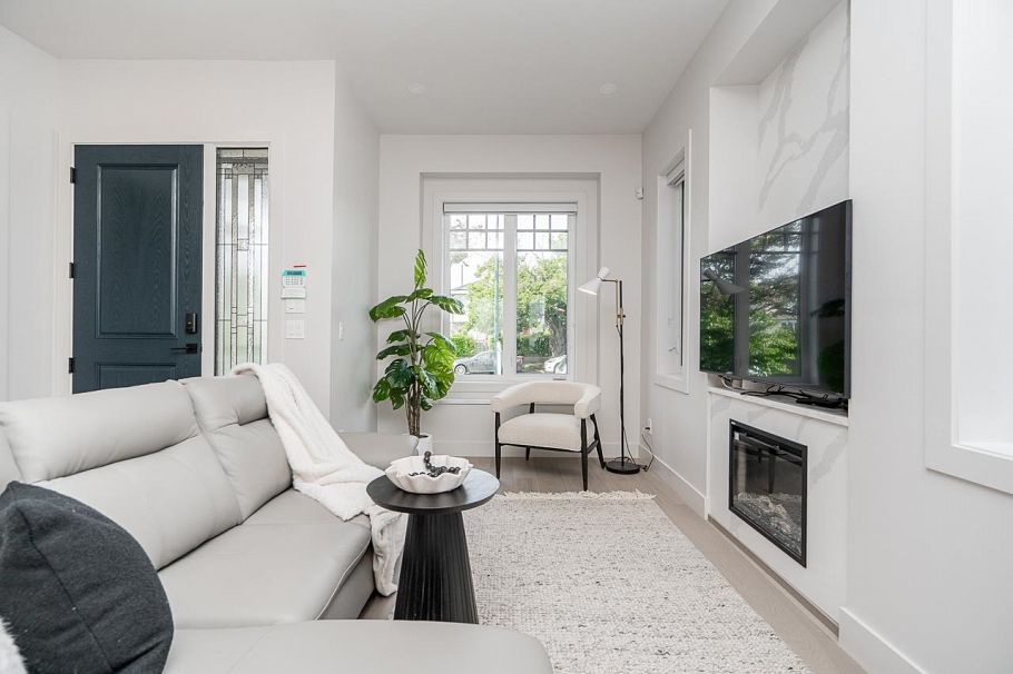 48 E 57th Avenue Vancouver, BC - 1