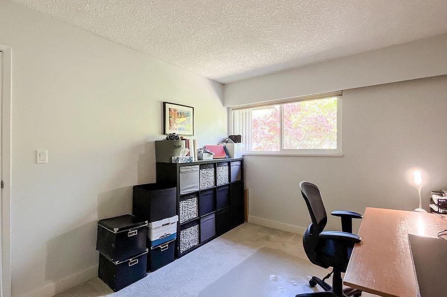 985 Old Lillooet Road North Vancouver, BC - 24