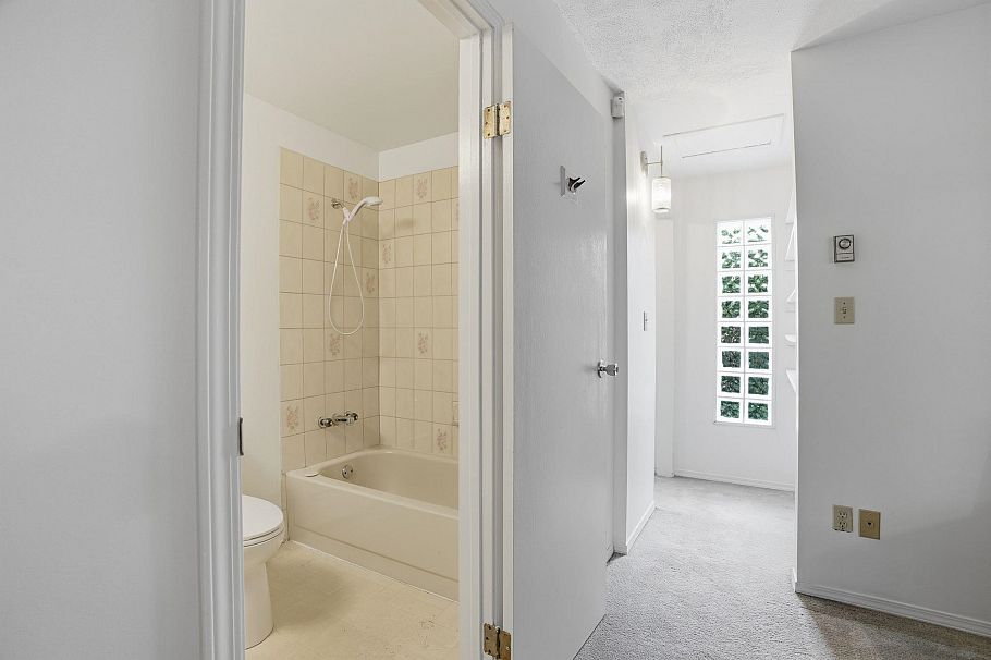 909 Seymour Boulevard North Vancouver, BC - 25