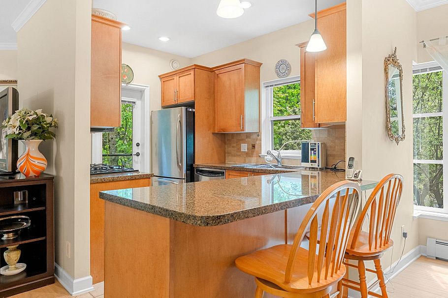 15 3150 Sunnyhurst Road North Vancouver, BC - 13