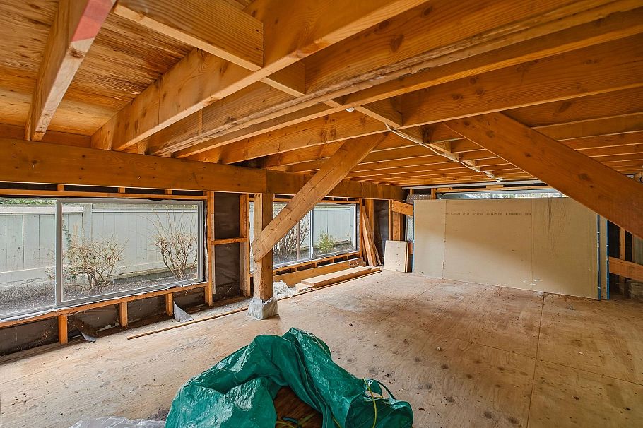 2522 Bronte Drive North Vancouver, BC - 25