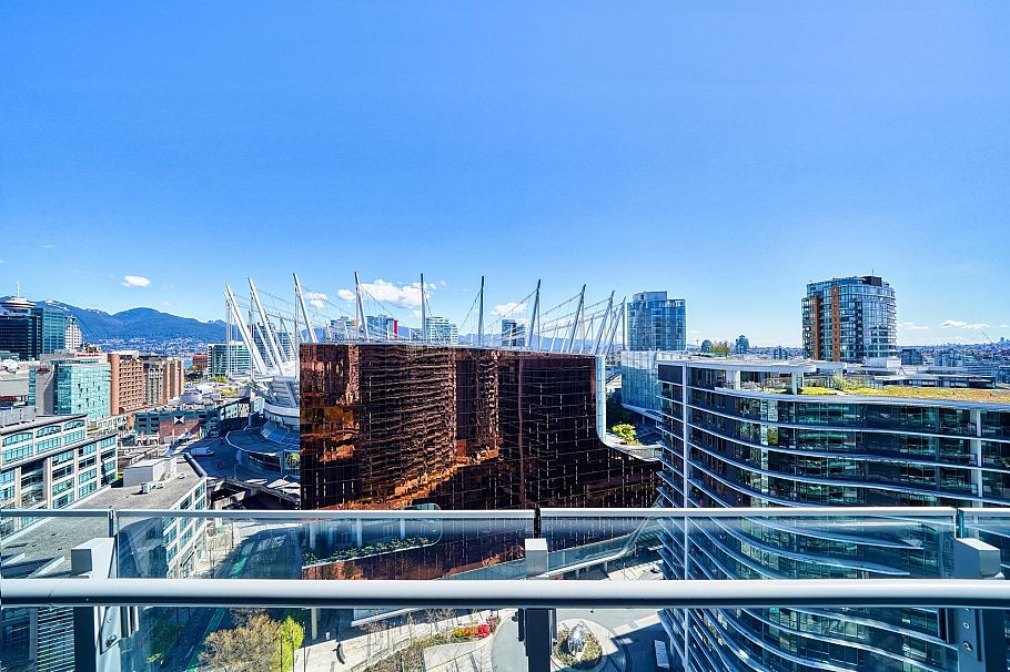 2006 89 Nelson Street Vancouver, BC - 1