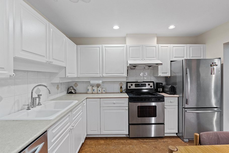 206 1283 Parkgate Avenue North Vancouver, BC - 12