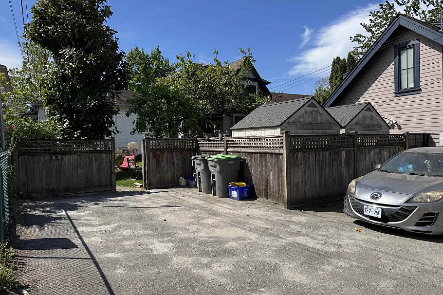 185 W 23rd Avenue Vancouver, BC - 5