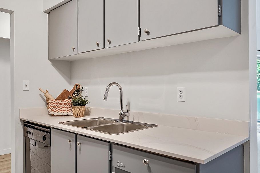 311 4363 Halifax Street Burnaby, BC - 12