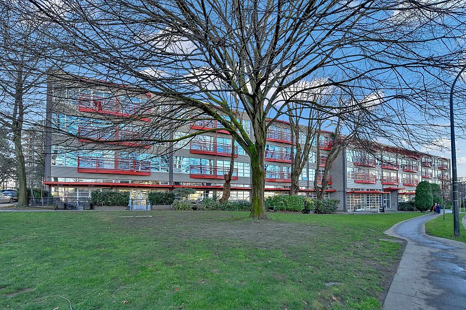 305 350 E 2nd Avenue Vancouver, BC - 1