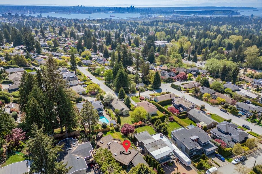 241 W Balmoral Road North Vancouver, BC - 1