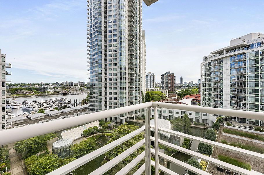 1008 198 Aquarius Mews Vancouver, BC - 23