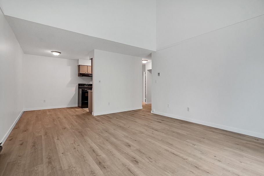 311 4363 Halifax Street Burnaby, BC - 9