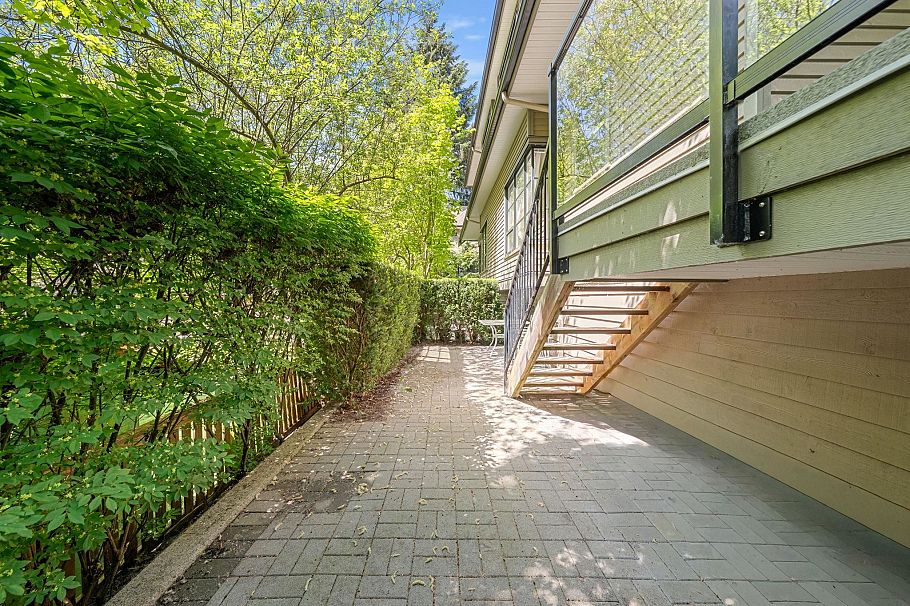 15 3150 Sunnyhurst Road North Vancouver, BC - 39