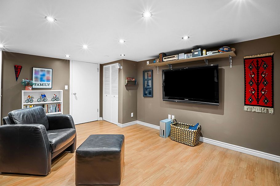 1140 W 20th Street North Vancouver, BC - 21