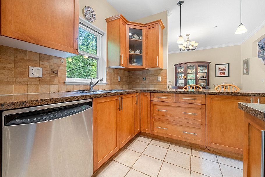 15 3150 Sunnyhurst Road North Vancouver, BC - 20