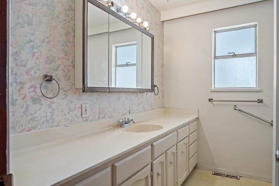 2798 E 24th Avenue Vancouver, BC - 30