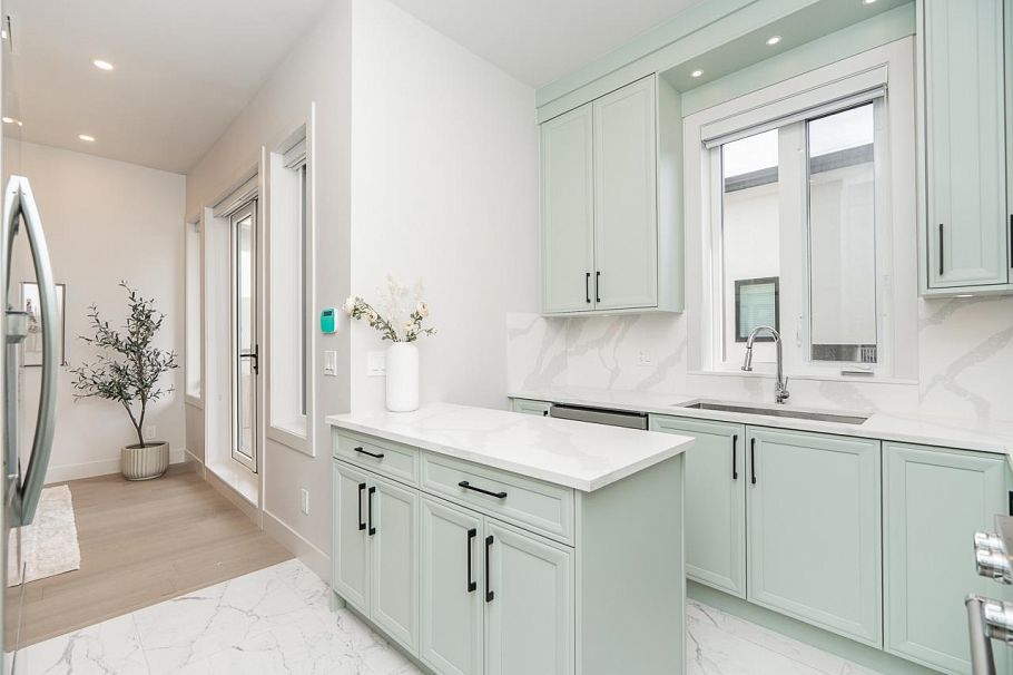 48 E 57th Avenue Vancouver, BC - 8