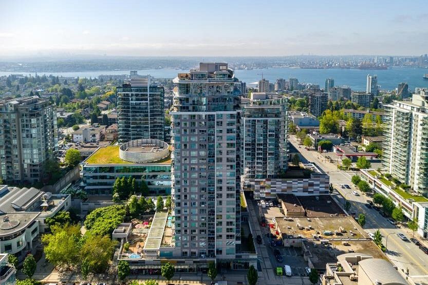 1702 125 14th Street North Vancouver, BC - 2