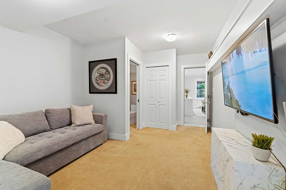 1610 Ross Road North Vancouver, BC - 27