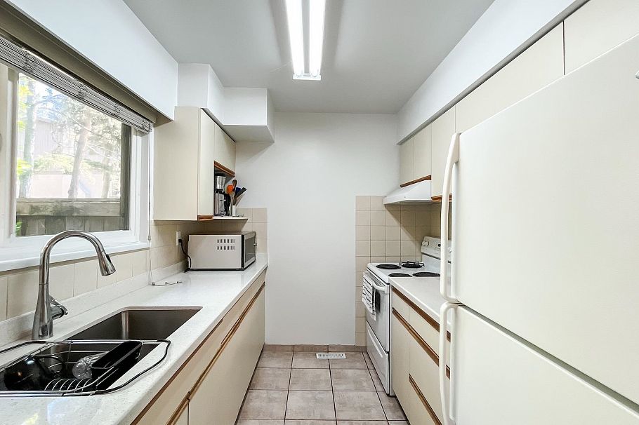 985 Old Lillooet Road North Vancouver, BC - 9