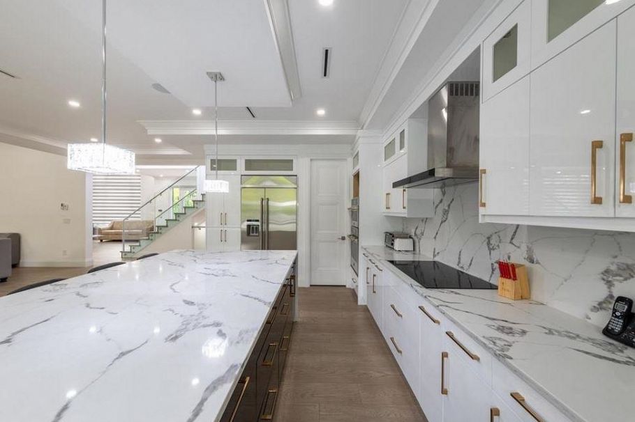 3560 Highland Boulevard North Vancouver, BC - 3