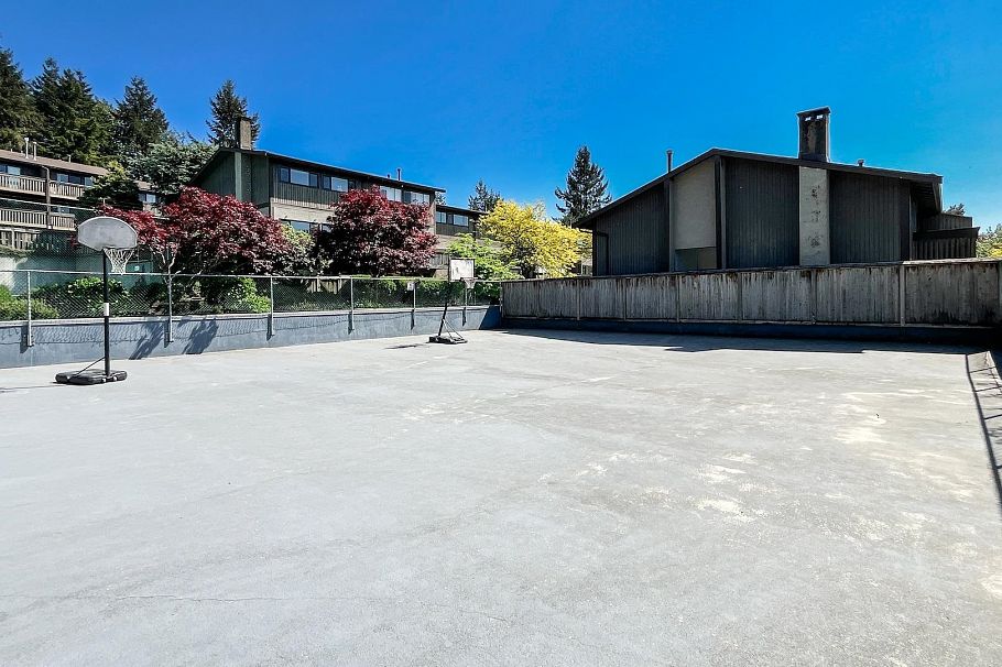 985 Old Lillooet Road North Vancouver, BC - 32