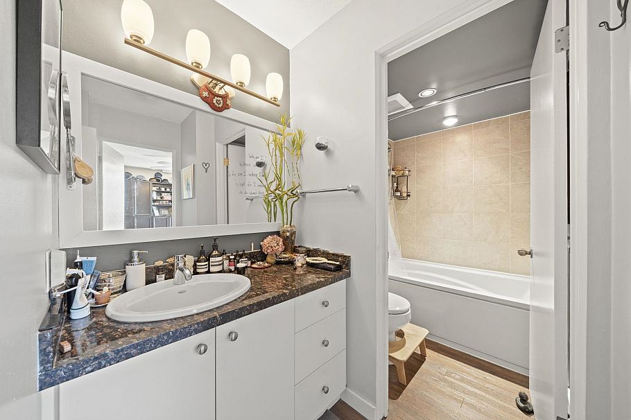 901 2370 W 2nd Avenue Vancouver, BC - 23