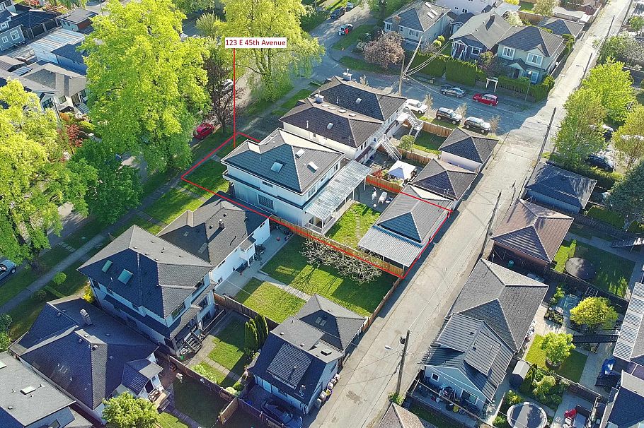 123 E 45th Avenue Vancouver, BC - 3