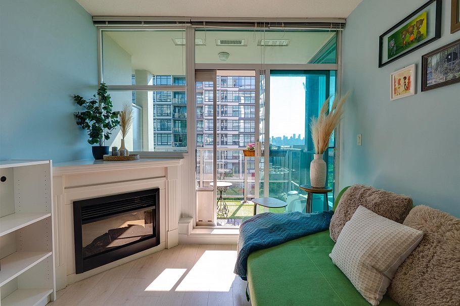 508 168 East Esplanade North Vancouver, BC - 2