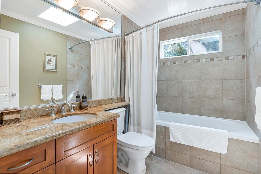 950 Seymour Boulevard North Vancouver, BC - 32