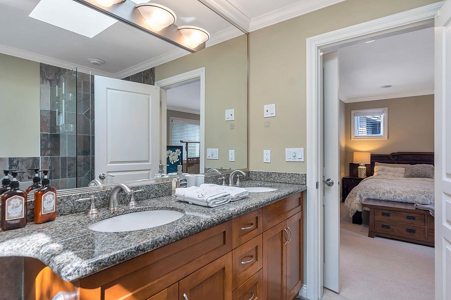 950 Seymour Boulevard North Vancouver, BC - 33