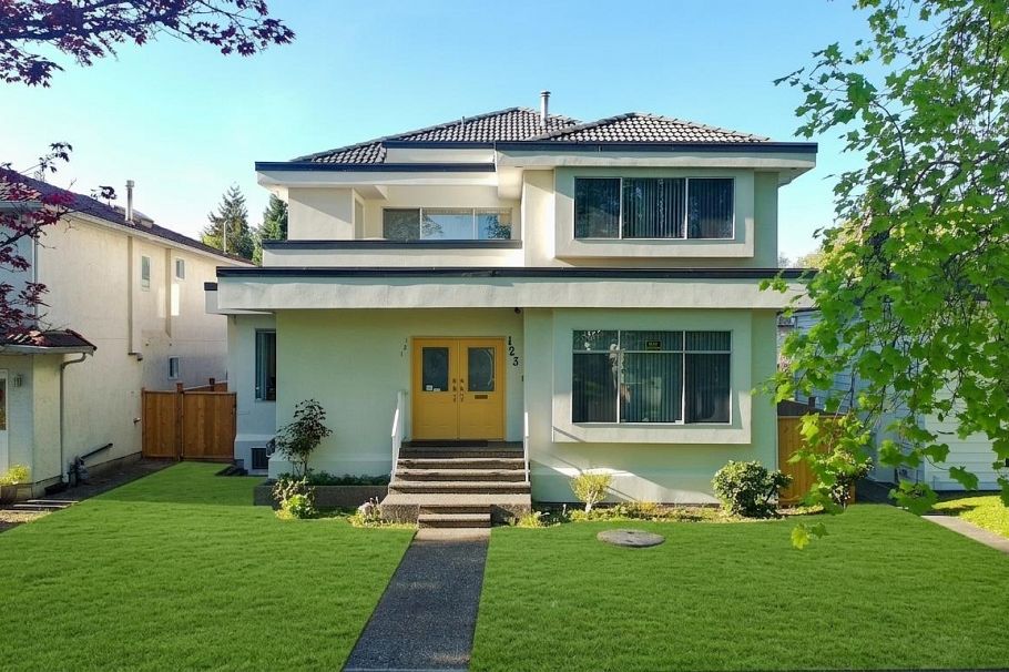 123 E 45th Avenue Vancouver, BC - 1