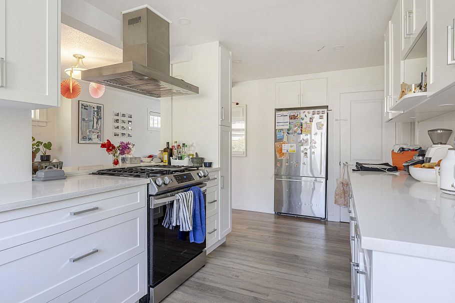 2325 W 8th Avenue Vancouver, BC - 16