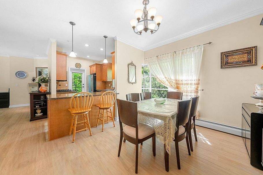 15 3150 Sunnyhurst Road North Vancouver, BC - 22