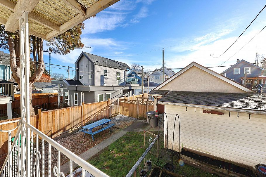 1336 E 11 AVENUE, Vancouver BC V5N 1Y5 Vancouver, BC - 1