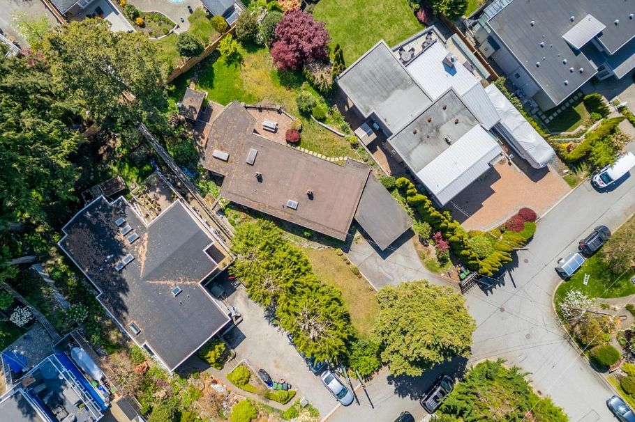 241 W Balmoral Road North Vancouver, BC - 35
